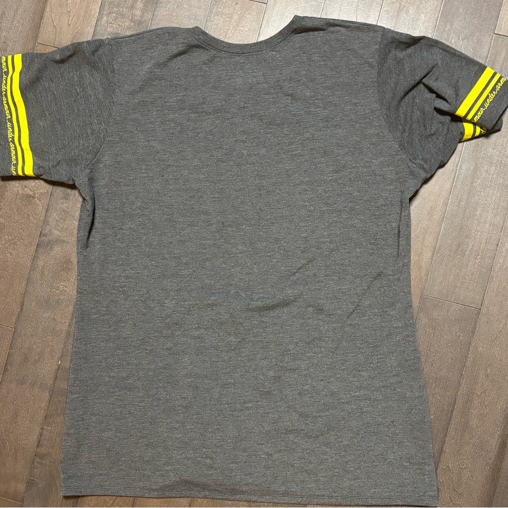 Under Armour Women’s HeatGear Graphic Tee #1 Gray Yellow Semi-Fitted Size XL New - Picture 2 of 6